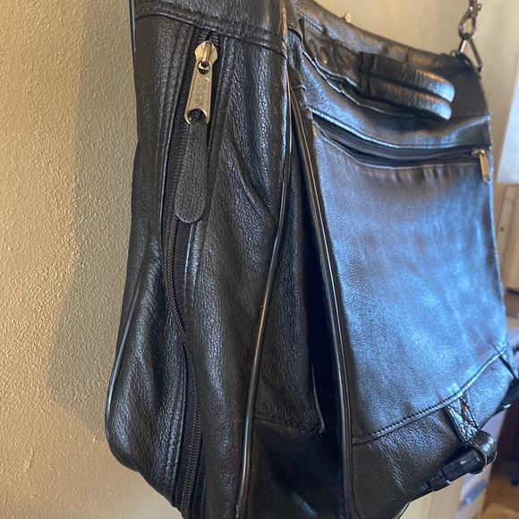 GUC. Business/travel, carrying black, faux, leather briefcase. - Picture 5 of 16